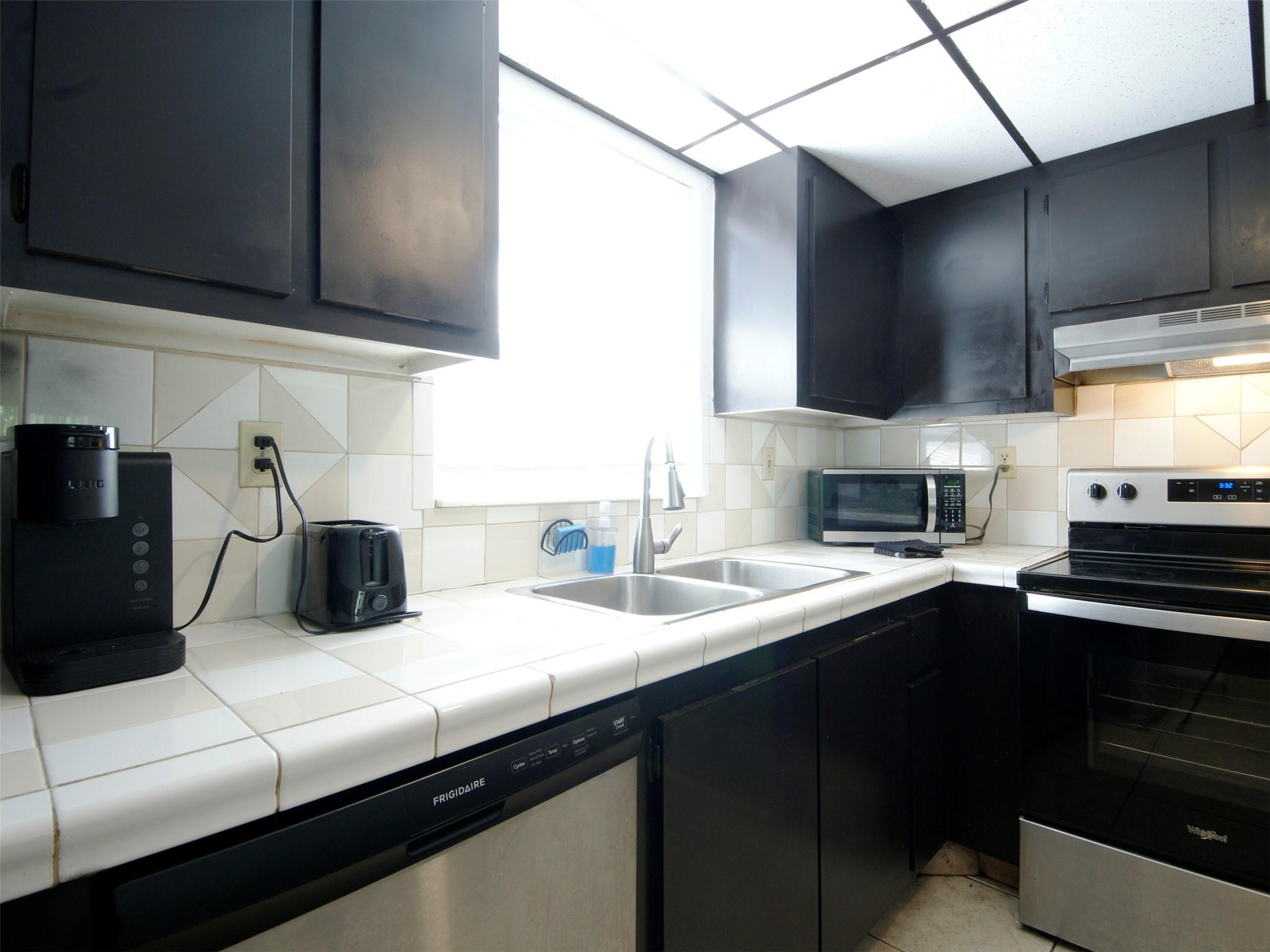 1920 N Congress Ave 105