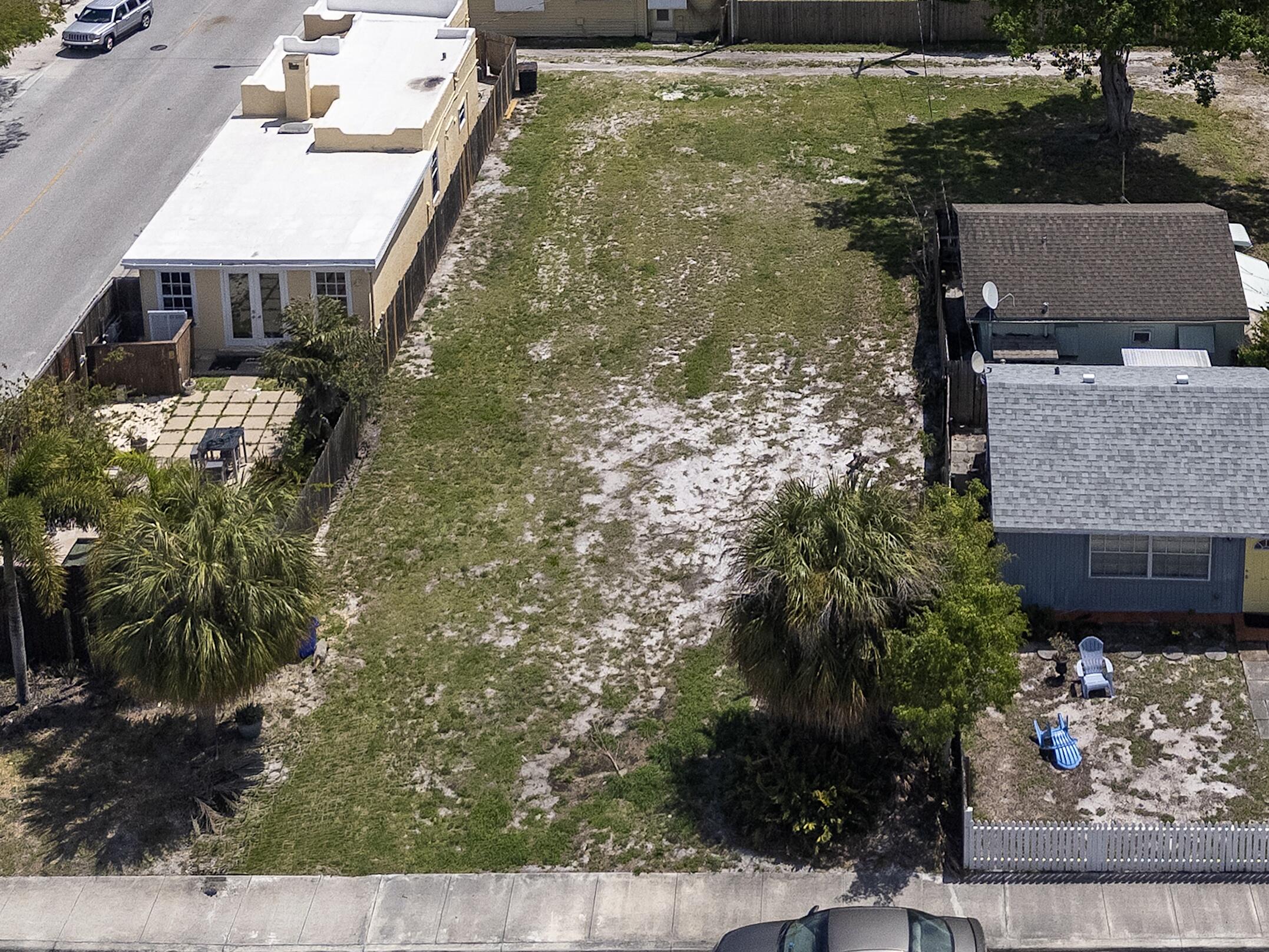 LAKE WORTH TOWN OF - Land