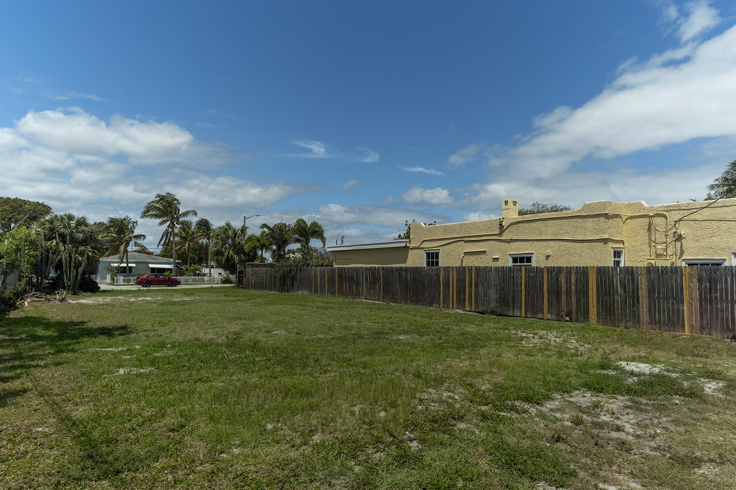 LAKE WORTH TOWN OF - Land
