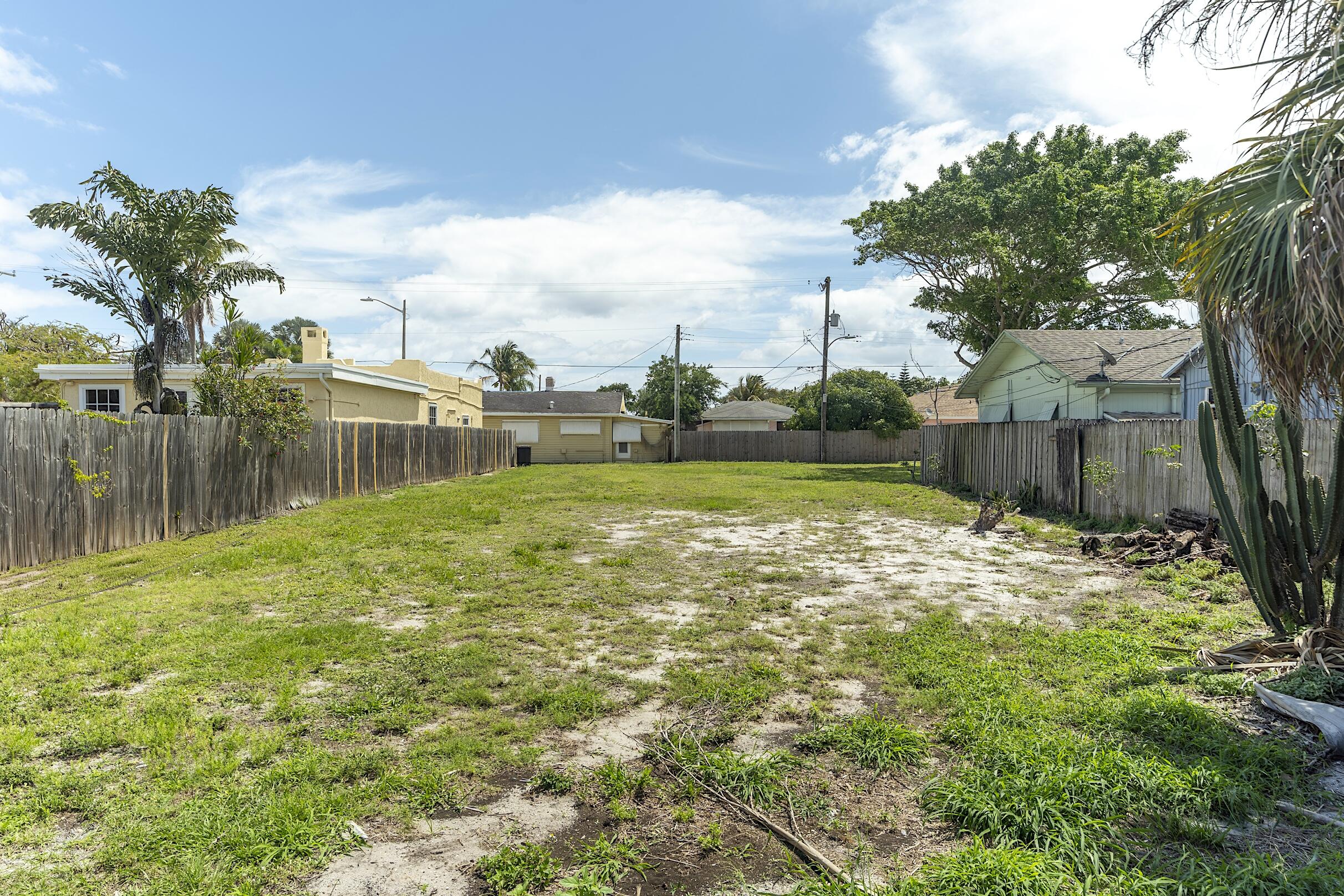LAKE WORTH TOWN OF - Land