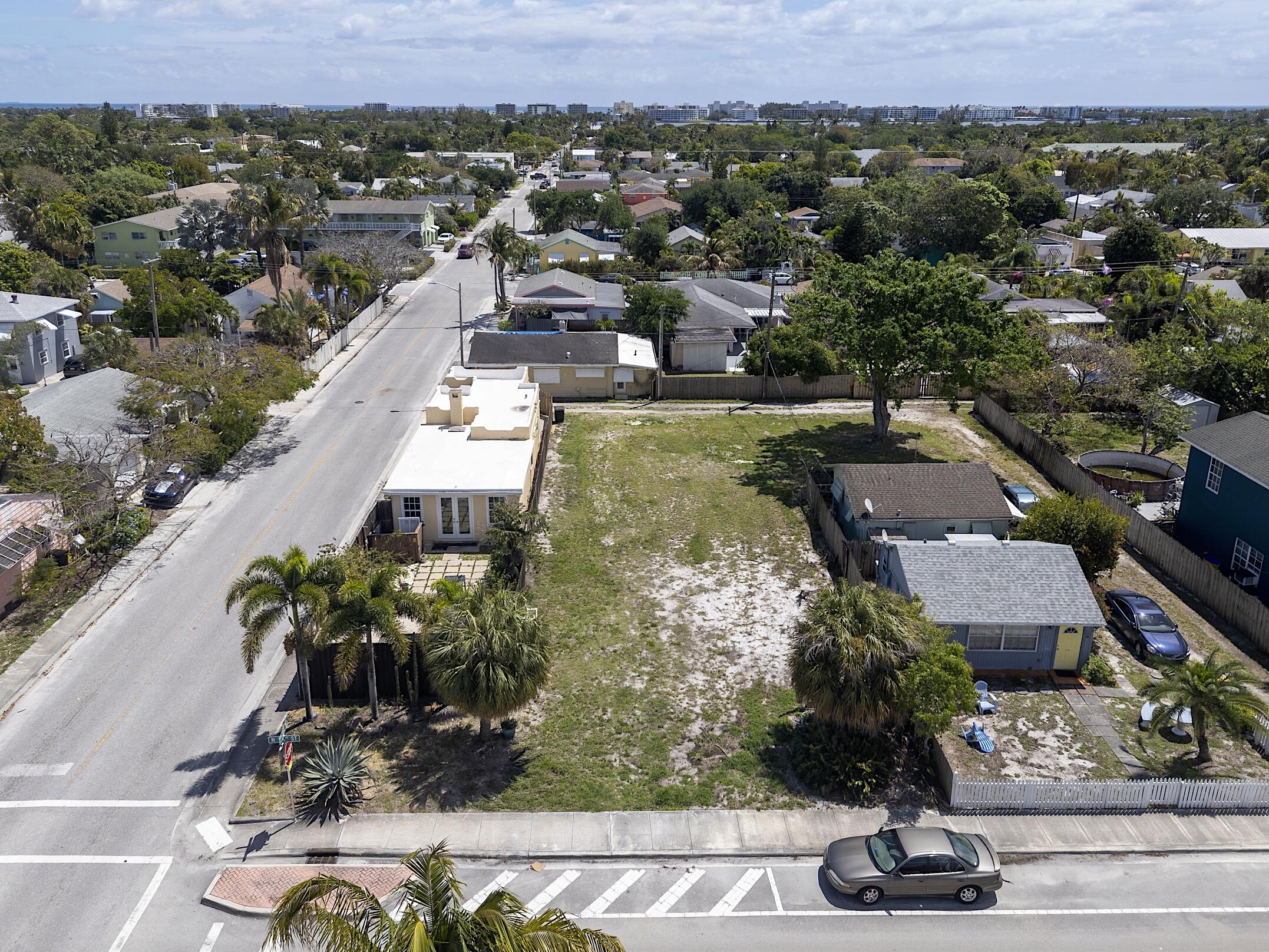 LAKE WORTH TOWN OF - Land