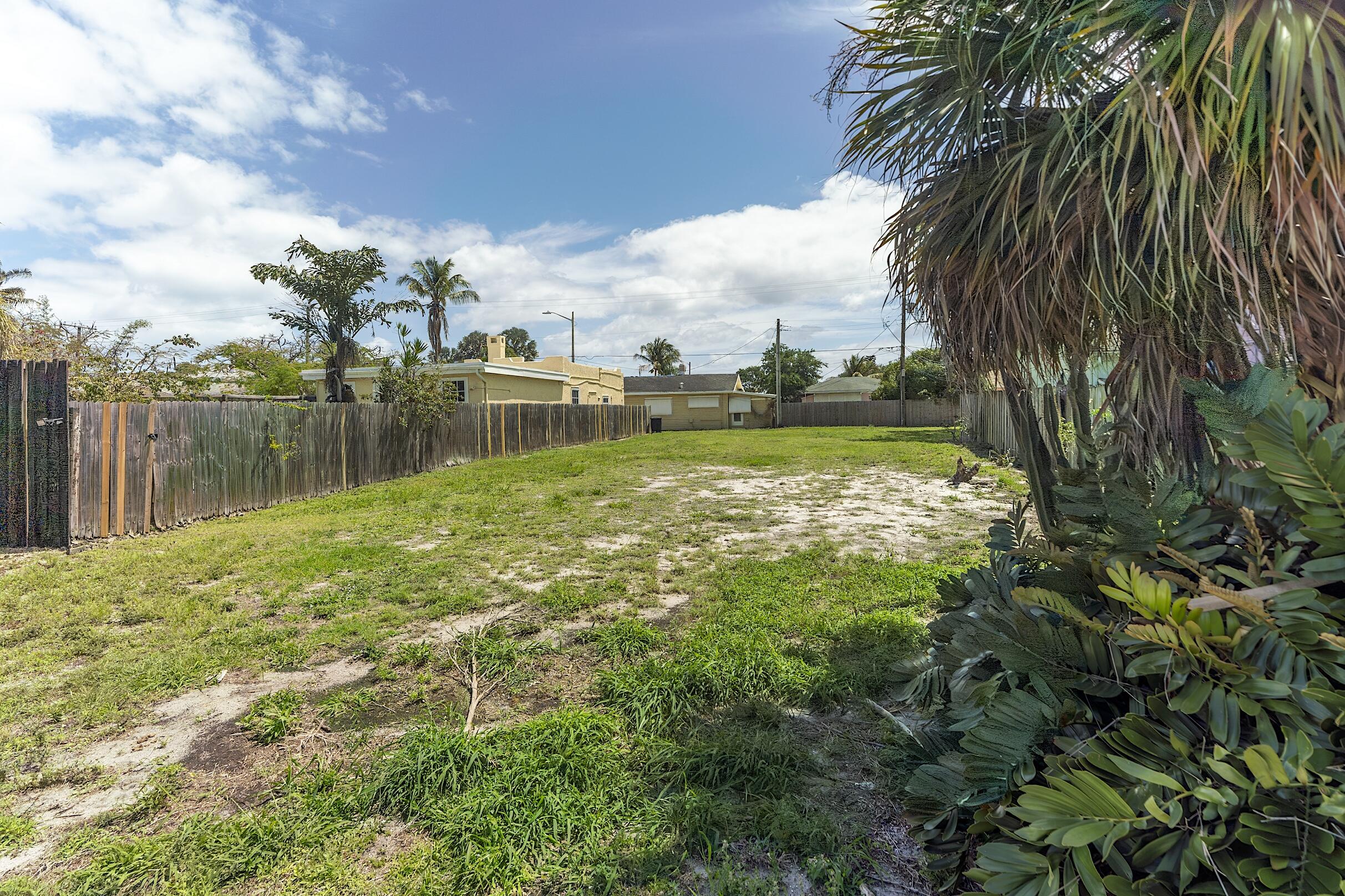 LAKE WORTH TOWN OF - Land