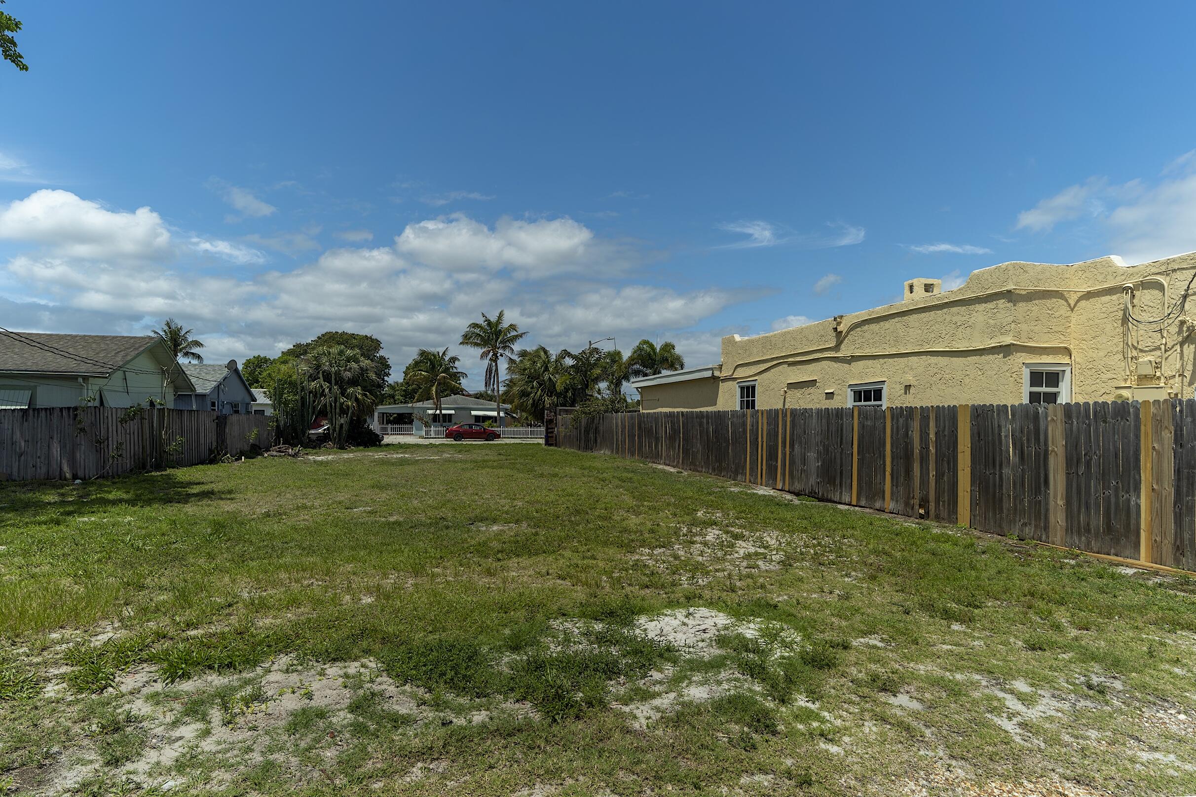 LAKE WORTH TOWN OF - Land