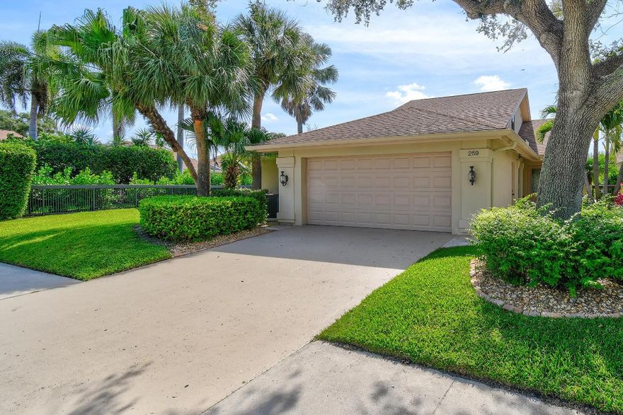 VERY DESIRABLE SEASONAL RENTAL 3BED/3BATH SINGLE FAMILY HOME-W/GARAGE-ONE LEVEL-enjoy lake breezes across your private covered patio perfectly designed for entertaining with surround sound entertainment system/home and patio, while enjoying wine from your wine fridge or just resting/snoozing after a day at the beach, golf course or boating.  Immaculate, extremely clean and well maintained with tile floors through-out; living room with cathedral ceilings and sliding impact doors. Community has Olympic-size pool, tennis courts, pickle-ball and park. Short walk/bike/ride to Juno & Jupiter beaches-SEASON $8900 per month from JAN 6, 2024- 3 month Minimum available up to 10 months if needed.
short approval time.