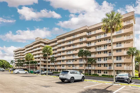 250 Jacaranda Dr Unit 607, Plantation, FL MLS: F10487570