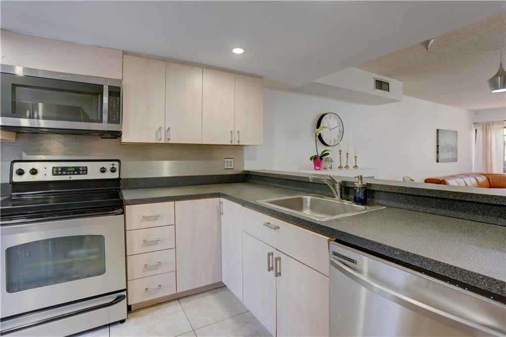 TOWNHOMES AT ORANGE DRIVE - Residential
