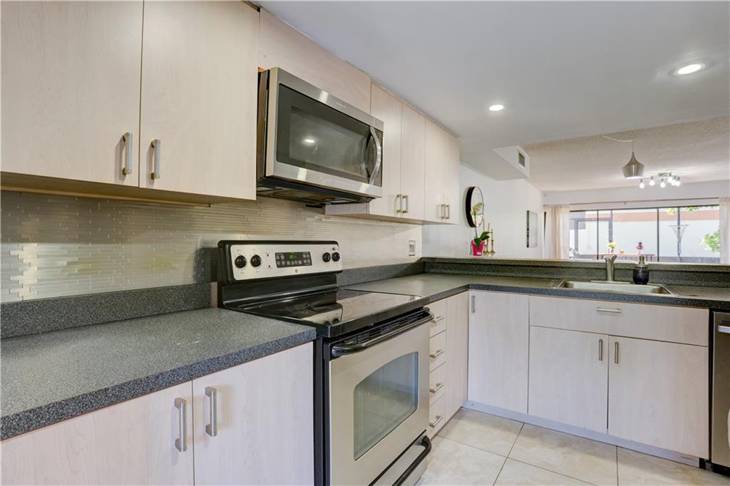 TOWNHOMES AT ORANGE DRIVE - Residential