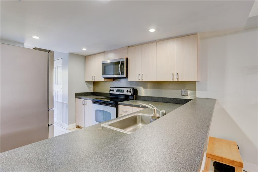 TOWNHOMES AT ORANGE DRIVE - Residential