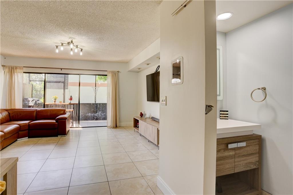 TOWNHOMES AT ORANGE DRIVE - Residential