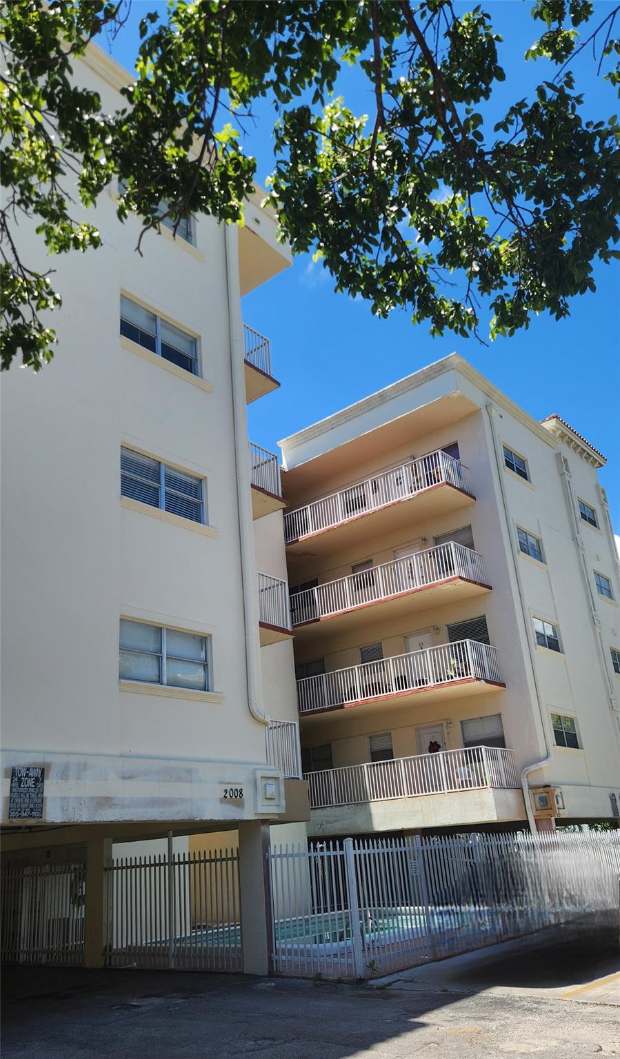 AAAhhhhhhhh welcome home to your piece of paradise!!! Nestled in the heart of Hollywood, just minutes from the beautiful beach and fabulous restaurants! This is the largest unit in Pier 43 at almost 1000 square feet. Shows bright and airy and plenty of room for your living room and dining room sets! This unit boasts a newer A/C unit (2021) a newer refrigerator (2021) and water heater (2022). This building is also pet friendly as well as investor friendly as it can be rented out right away~!! Also, water, trash and sewer included in your maintenance fee!!Newer elevator and covered parking (space C7.) All ages welcomed as well. Come take a look today!