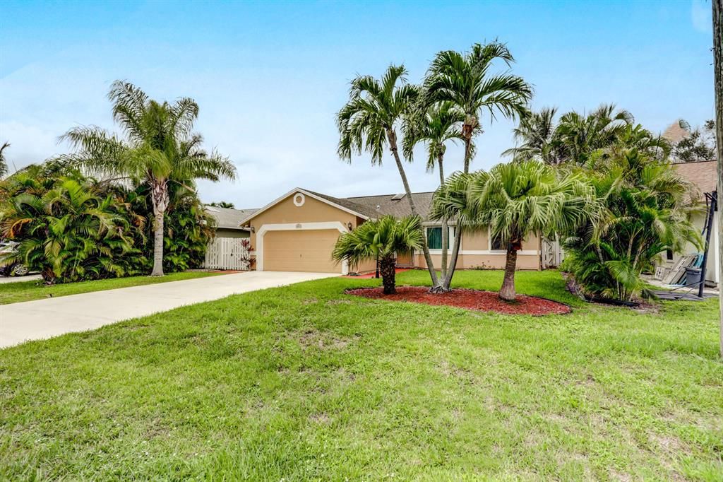 Photo of 6053 Robinson Street, Jupiter, FL 33458 (MLS # R10725213)