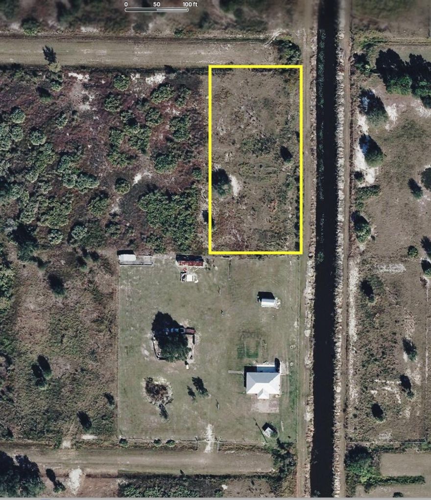 AMAZING 1.25 ACRES Private lot next to canal for additional privacy and drainage. Property has full access. Road already has power and light and it is ready to build.