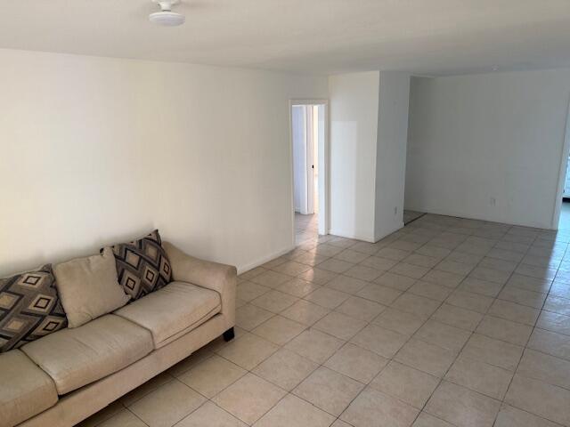 1050 E Sample Road Road E 101