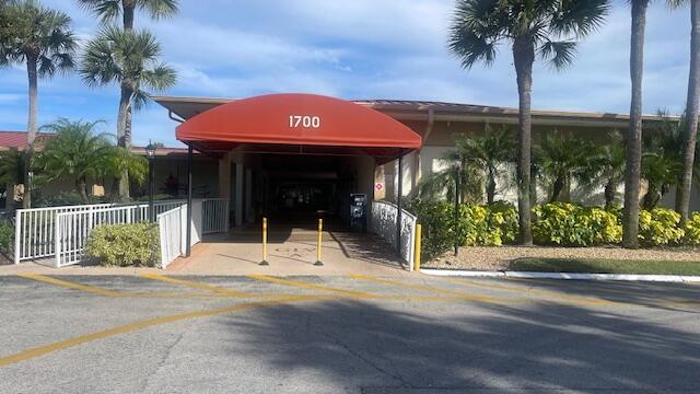 GOLDEN LAKES VILLAGE COND - Residential