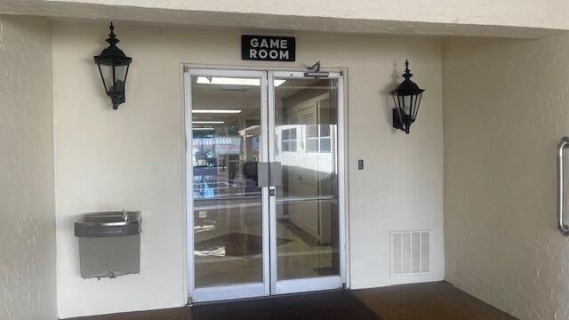 GOLDEN LAKES VILLAGE COND - Residential