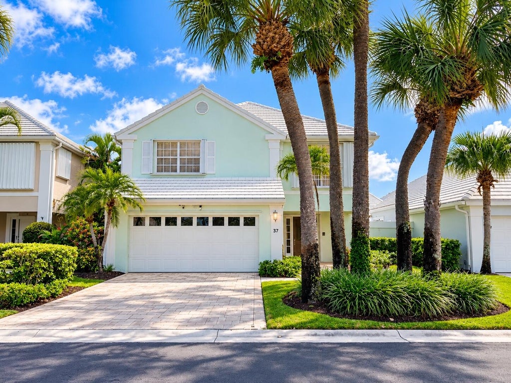 Photo of 37 Dorchester Circle, Palm Beach Gardens, FL 33418 (MLS # B26091744)