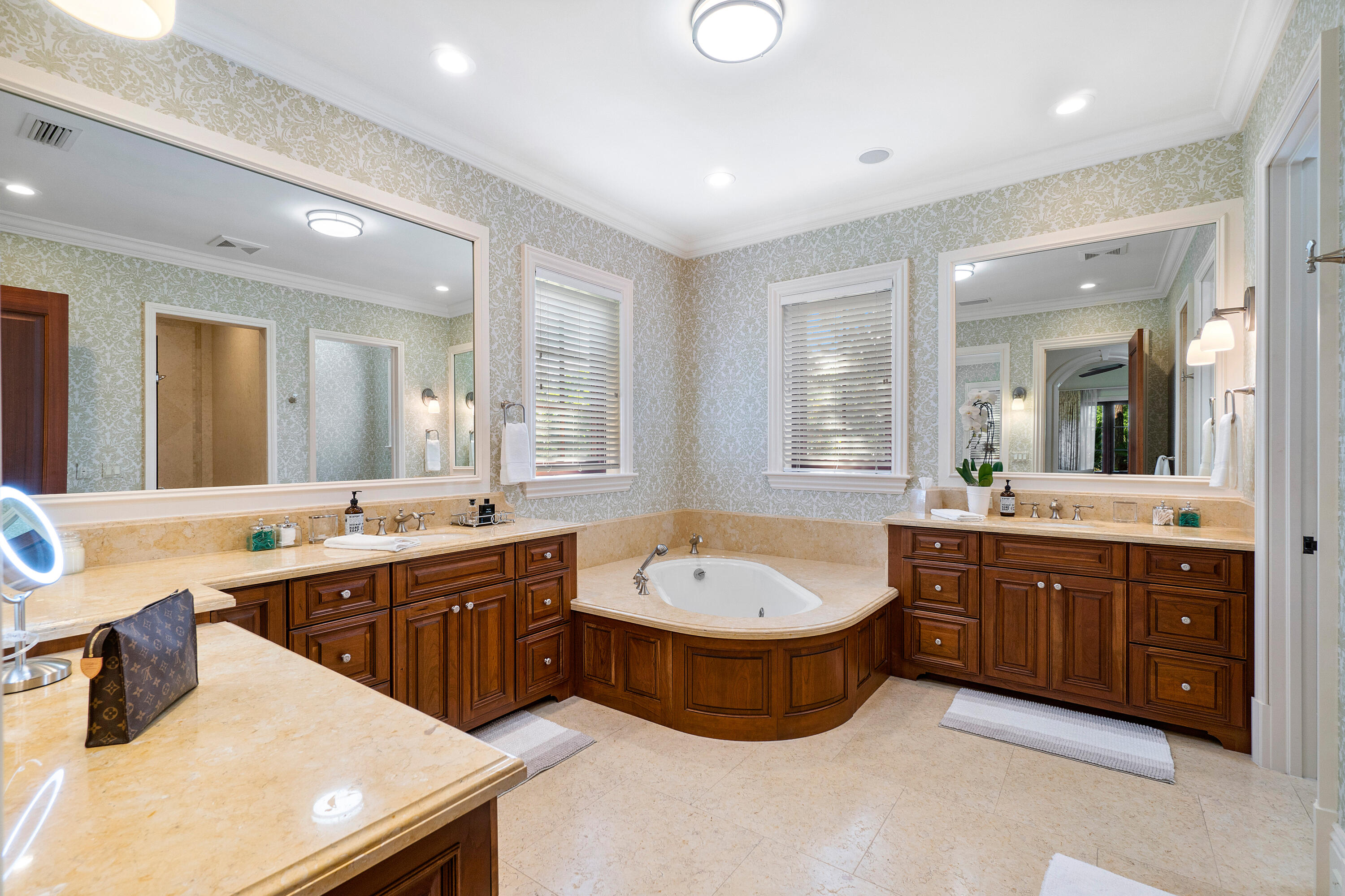BEARS CLUB VILLAS CONDO - Residential