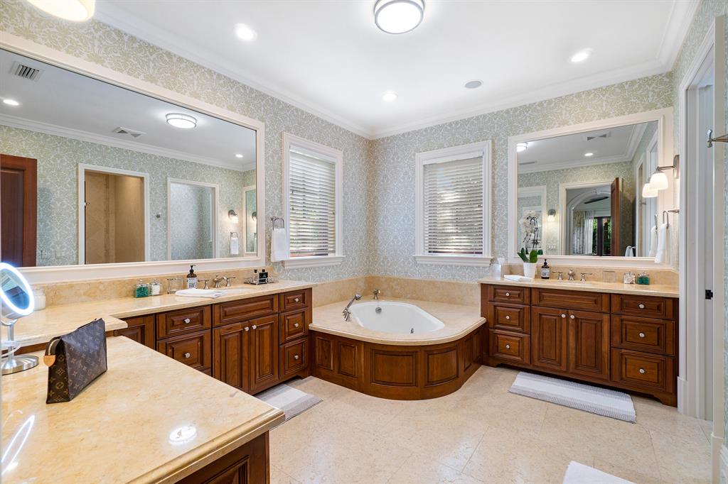 BEARS CLUB VILLAS CONDO - Residential