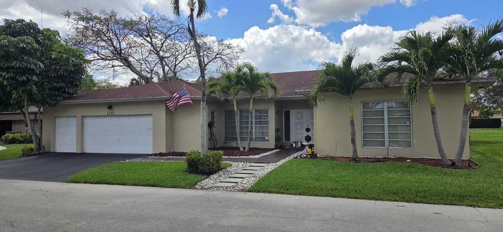 Photo of 4705 Holly Drive, Tamarac, FL 33319 (MLS # B26005519)