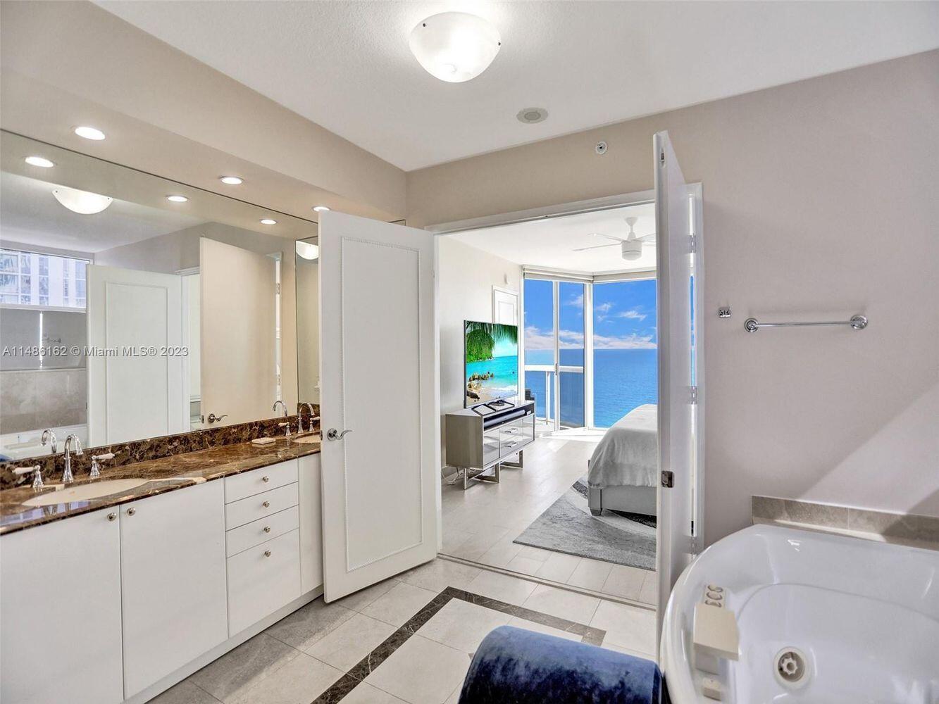 THE PINNACLE CONDO - Residential