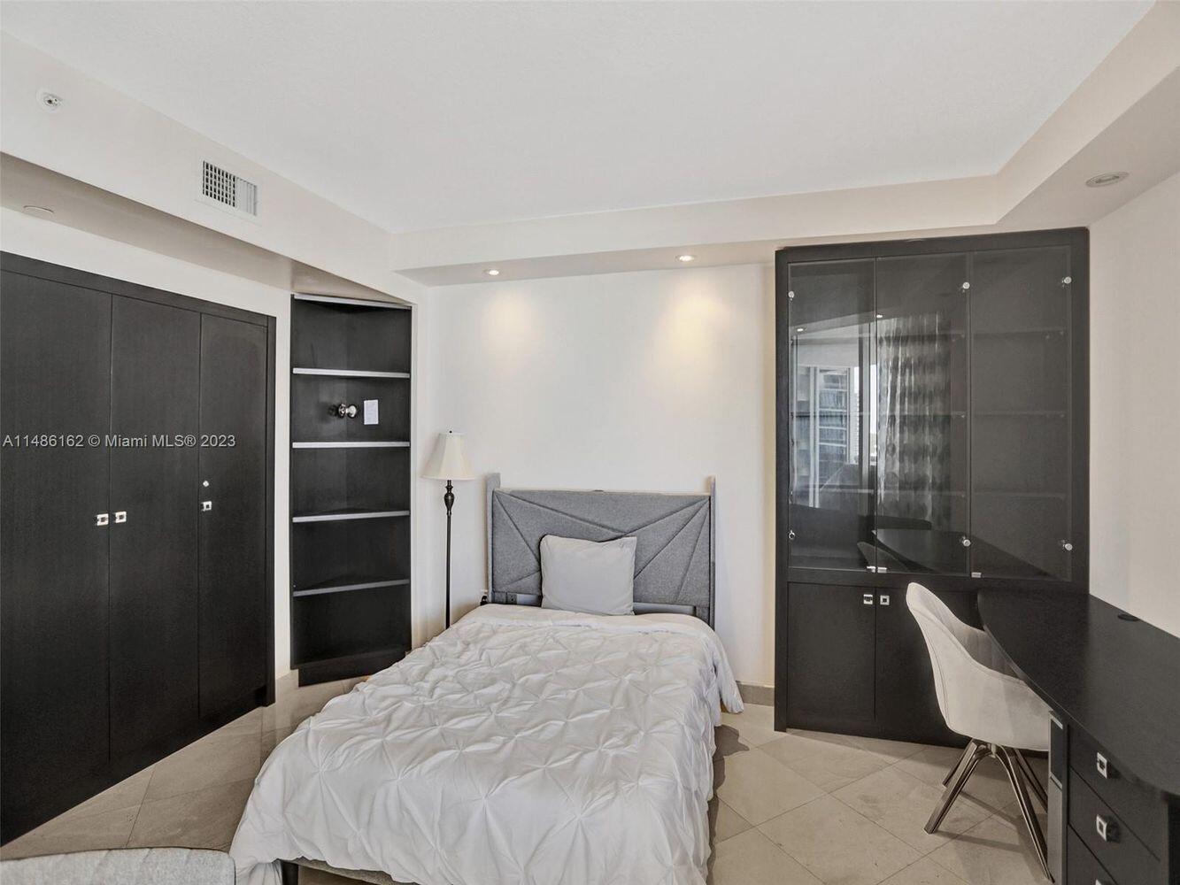 THE PINNACLE CONDO - Residential