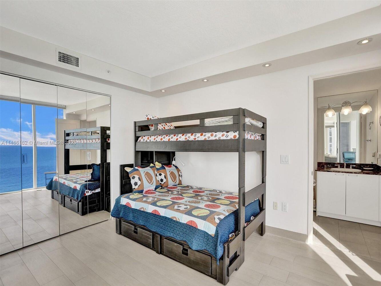 THE PINNACLE CONDO - Residential