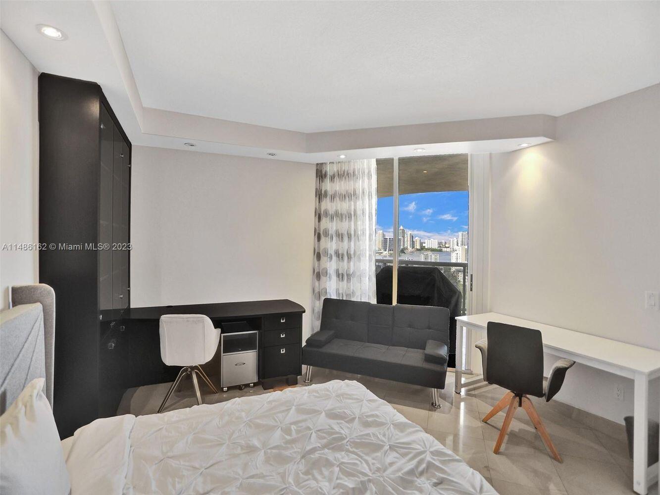 THE PINNACLE CONDO - Residential