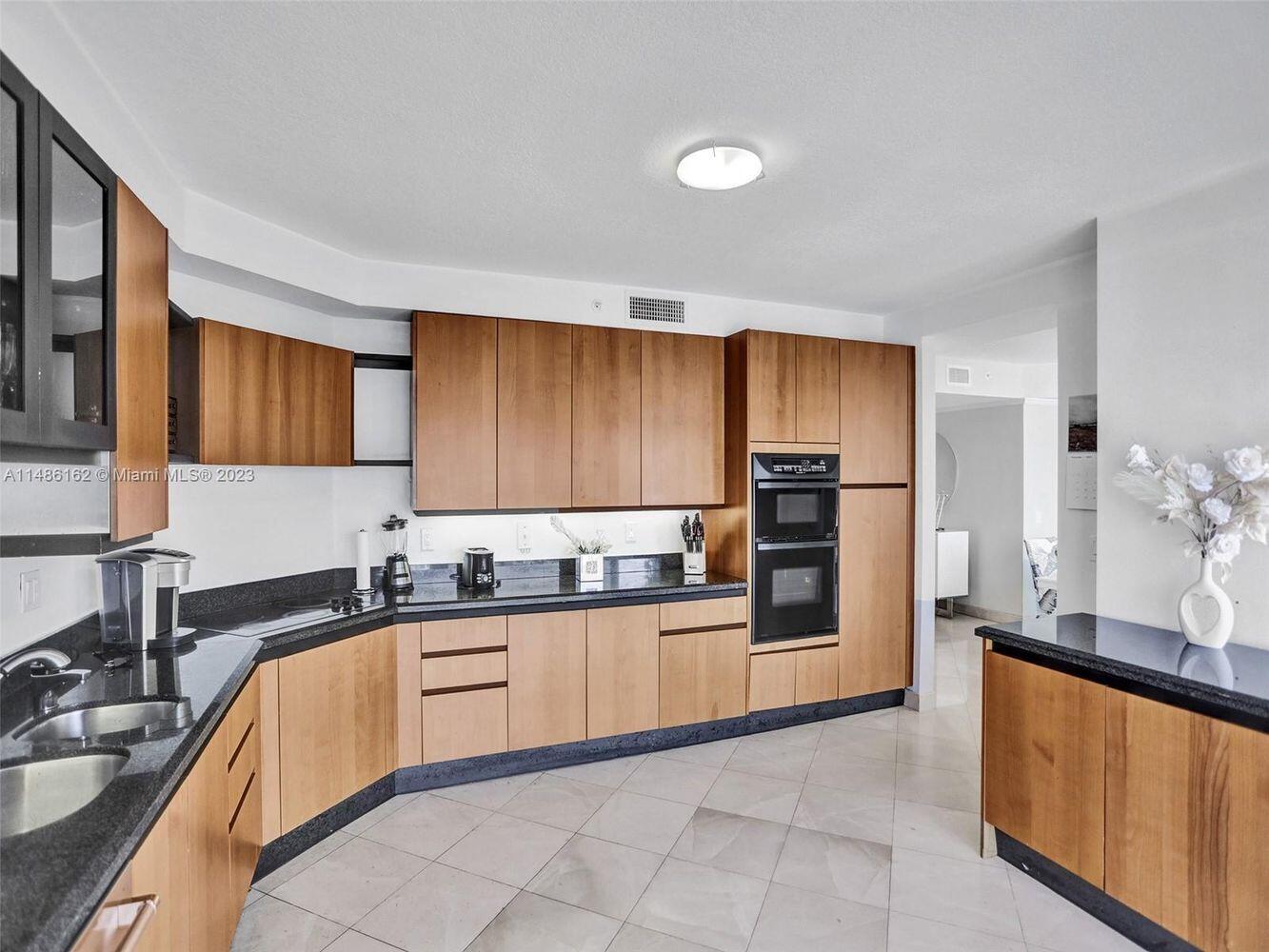 THE PINNACLE CONDO - Residential