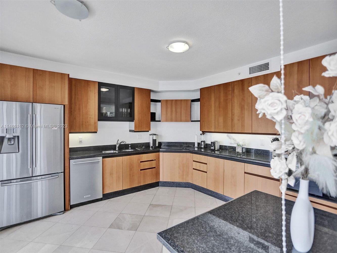 THE PINNACLE CONDO - Residential