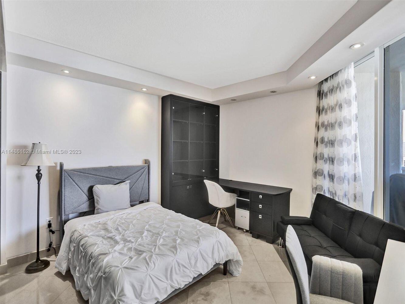 THE PINNACLE CONDO - Residential