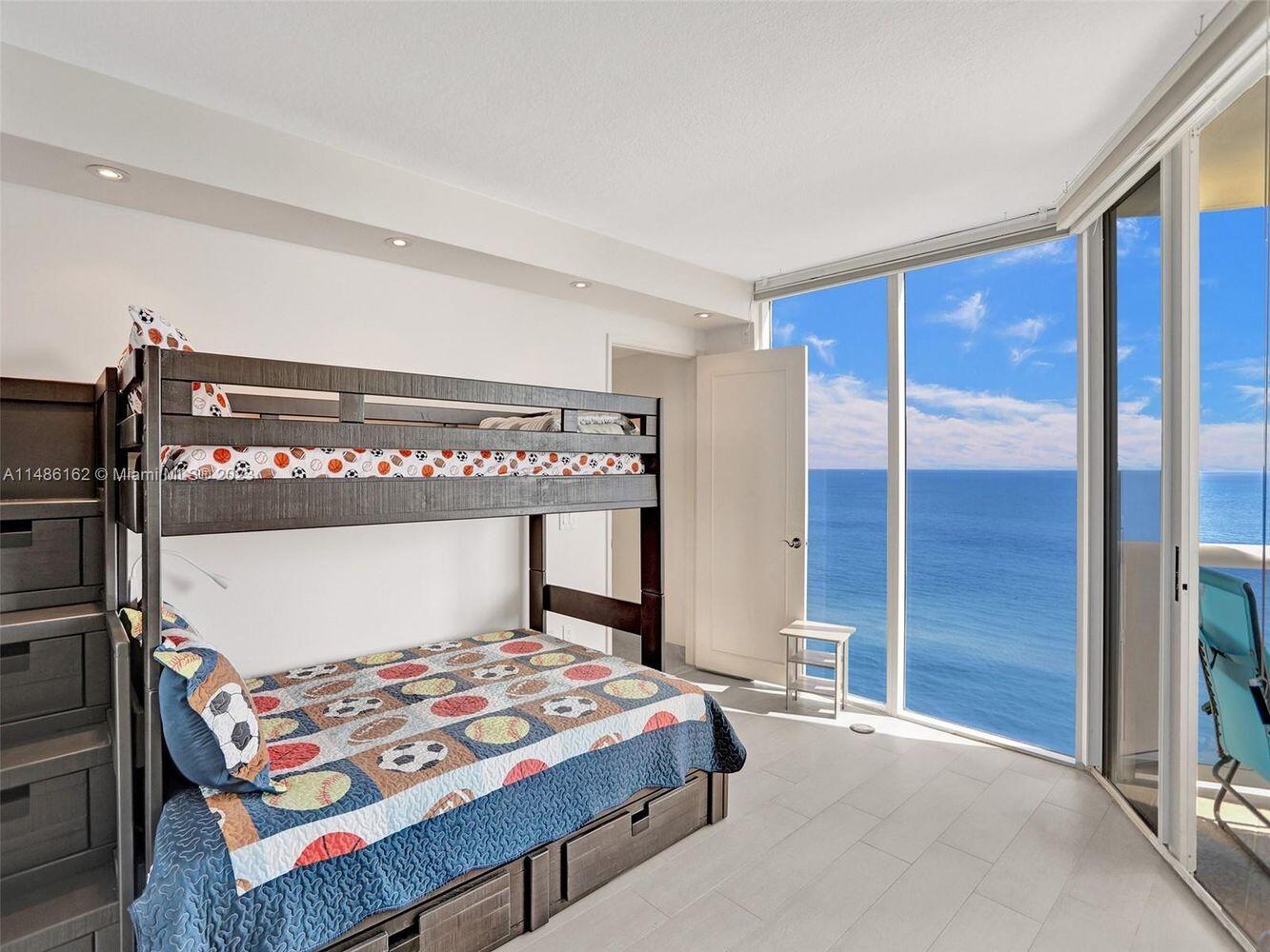 THE PINNACLE CONDO - Residential