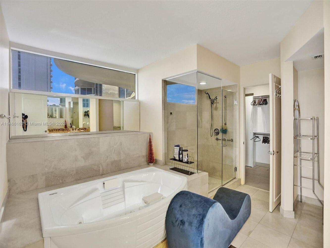 THE PINNACLE CONDO - Residential