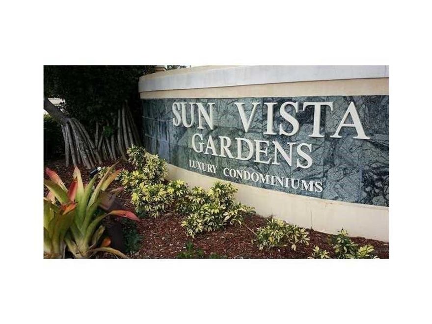 IDEAL FOR INVESTORS!! 
SPECTACULAR 2 BEDROOMS, 2 BATHROOMS, PLUS LAUNDRY ROOM WITH WASHER AND DRYER, BALCONY. TILE FLOOR AND GREAT VIEW TO THE CANAL. GATED COMMUNITY WITH LOTS OF AMENITIES LIKE TENNIS COURT, POOL, GYM. CLOSE TO MAJOR SHOPPING CENTERS AND HIGHWAYS.
Unit rented until October 2026