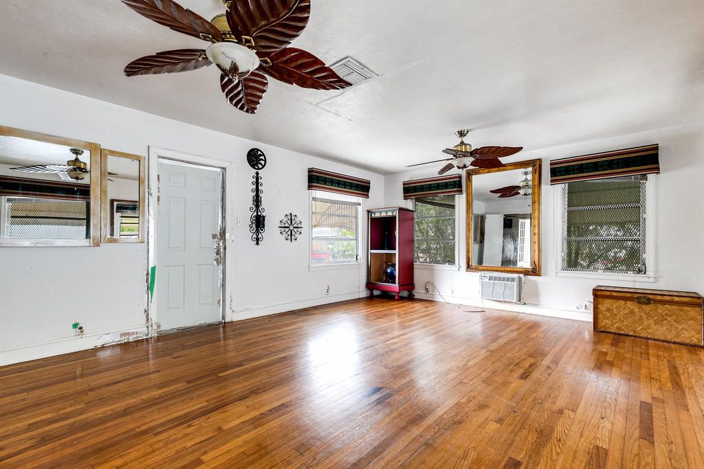 Photo of 1126 N D Street, Lake Worth Beach, FL 33460 (MLS # R10993267)