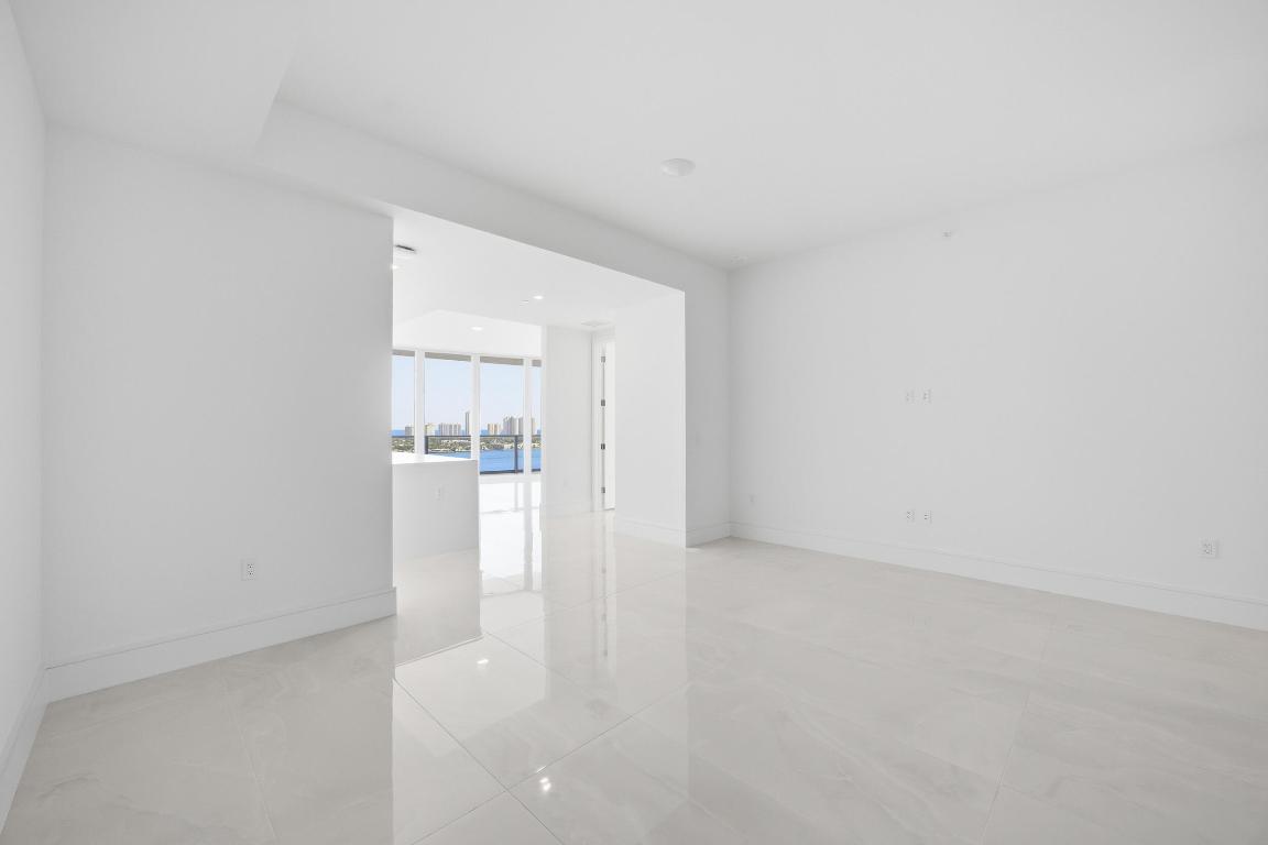 NAUTILUS 220 CONDOMINIUM - Residential