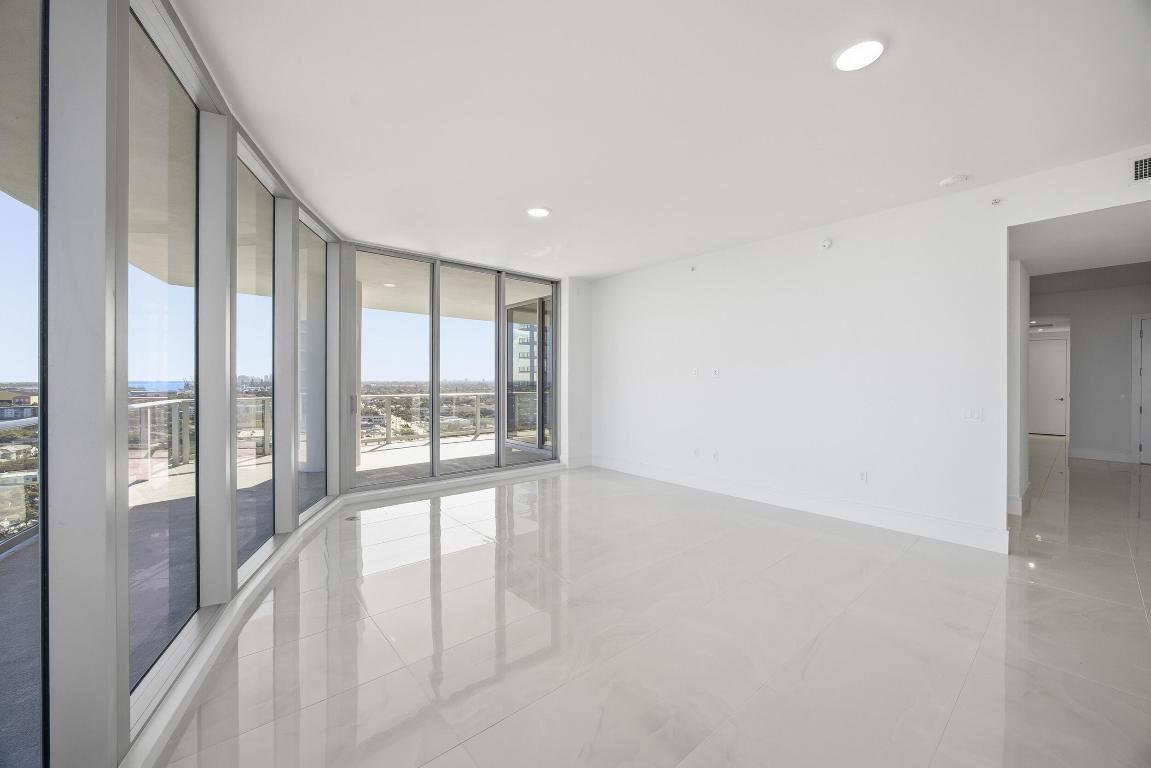 NAUTILUS 220 CONDOMINIUM - Residential