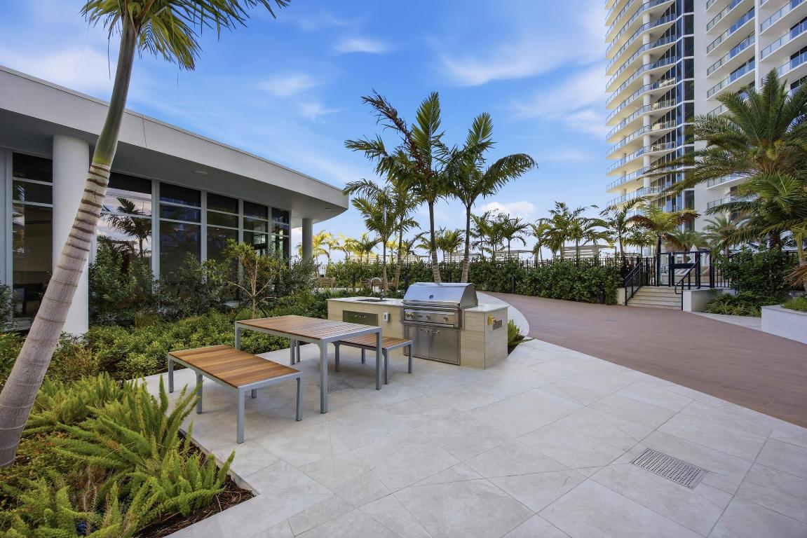 NAUTILUS 220 CONDOMINIUM - Residential