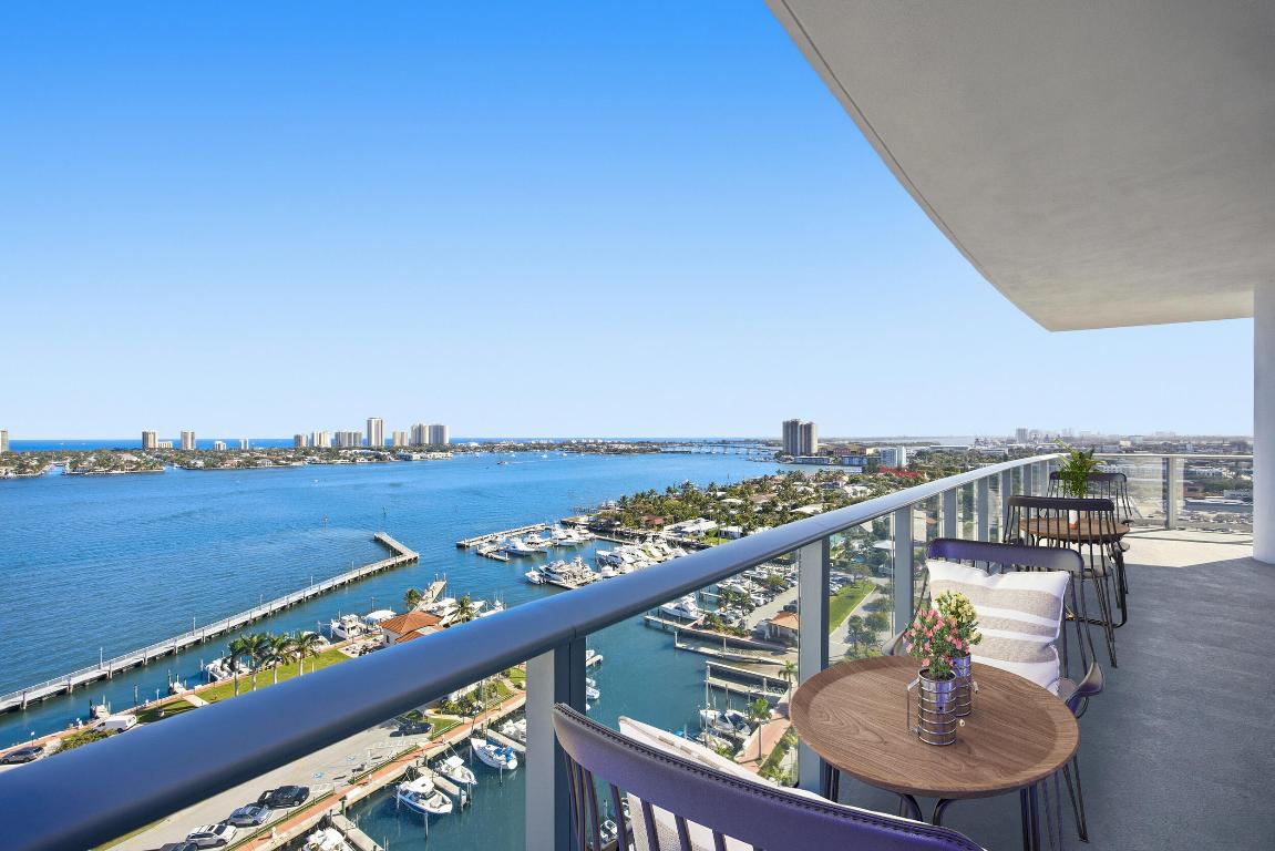 NAUTILUS 220 CONDOMINIUM - Residential