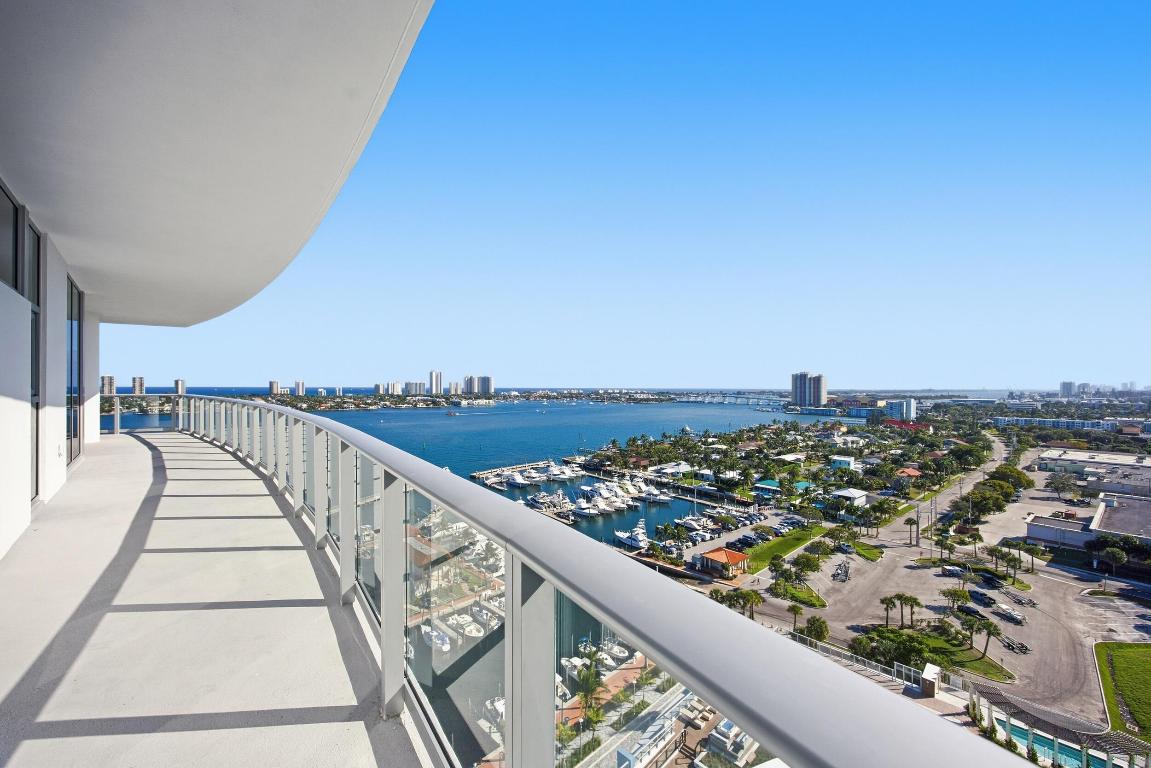 NAUTILUS 220 CONDOMINIUM - Residential