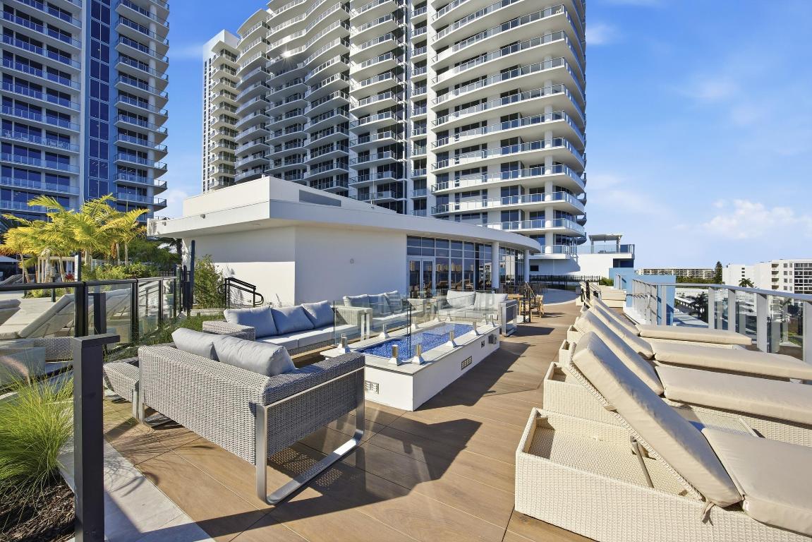 NAUTILUS 220 CONDOMINIUM - Residential