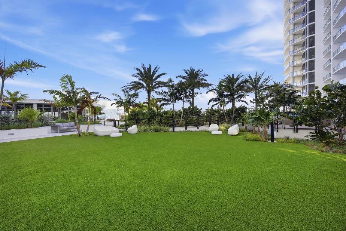 NAUTILUS 220 CONDOMINIUM - Residential