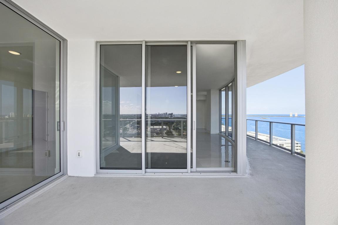 NAUTILUS 220 CONDOMINIUM - Residential