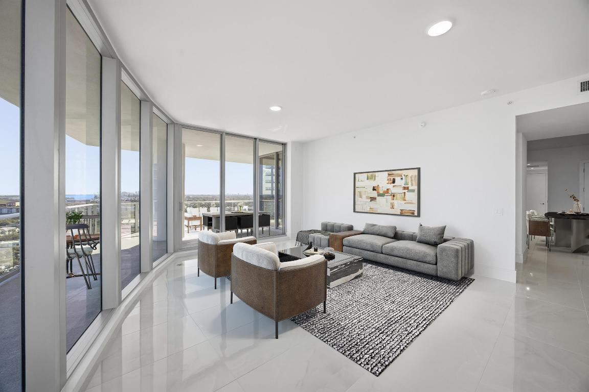 NAUTILUS 220 CONDOMINIUM - Residential