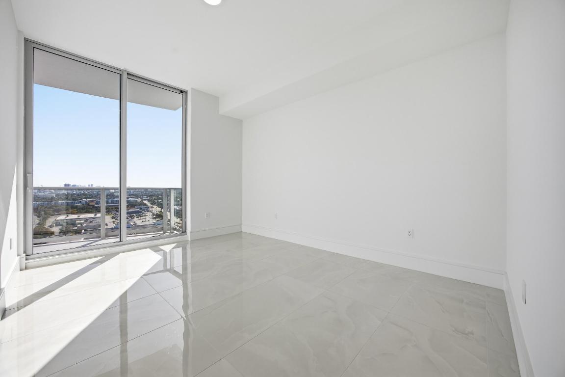 NAUTILUS 220 CONDOMINIUM - Residential