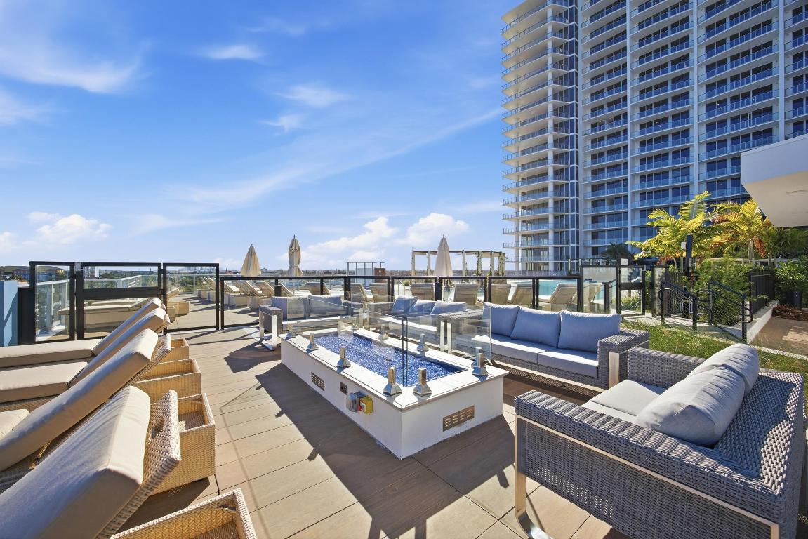 NAUTILUS 220 CONDOMINIUM - Residential