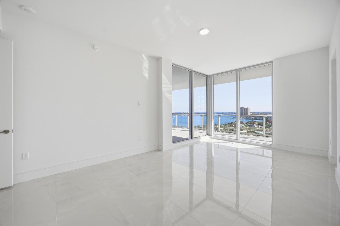 NAUTILUS 220 CONDOMINIUM - Residential