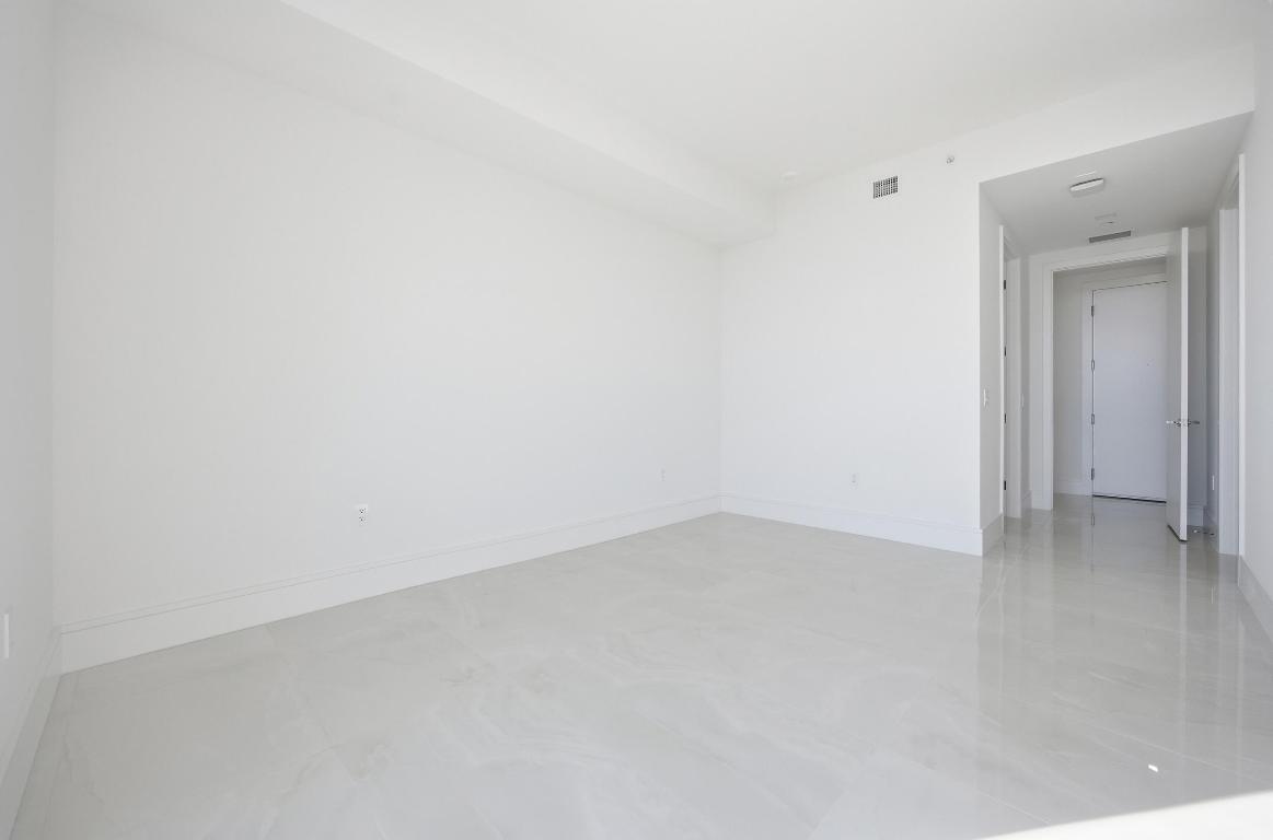 NAUTILUS 220 CONDOMINIUM - Residential