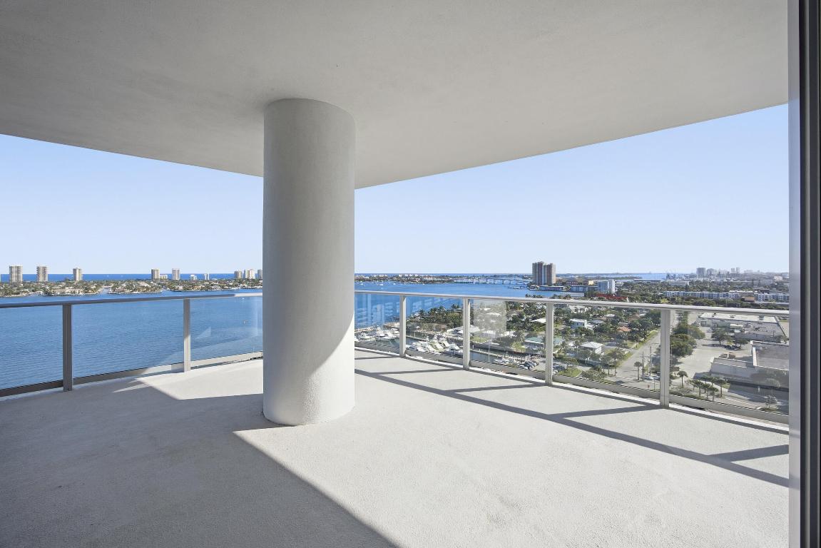 NAUTILUS 220 CONDOMINIUM - Residential