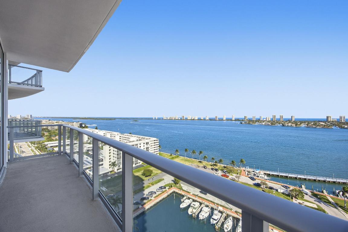 NAUTILUS 220 CONDOMINIUM - Residential