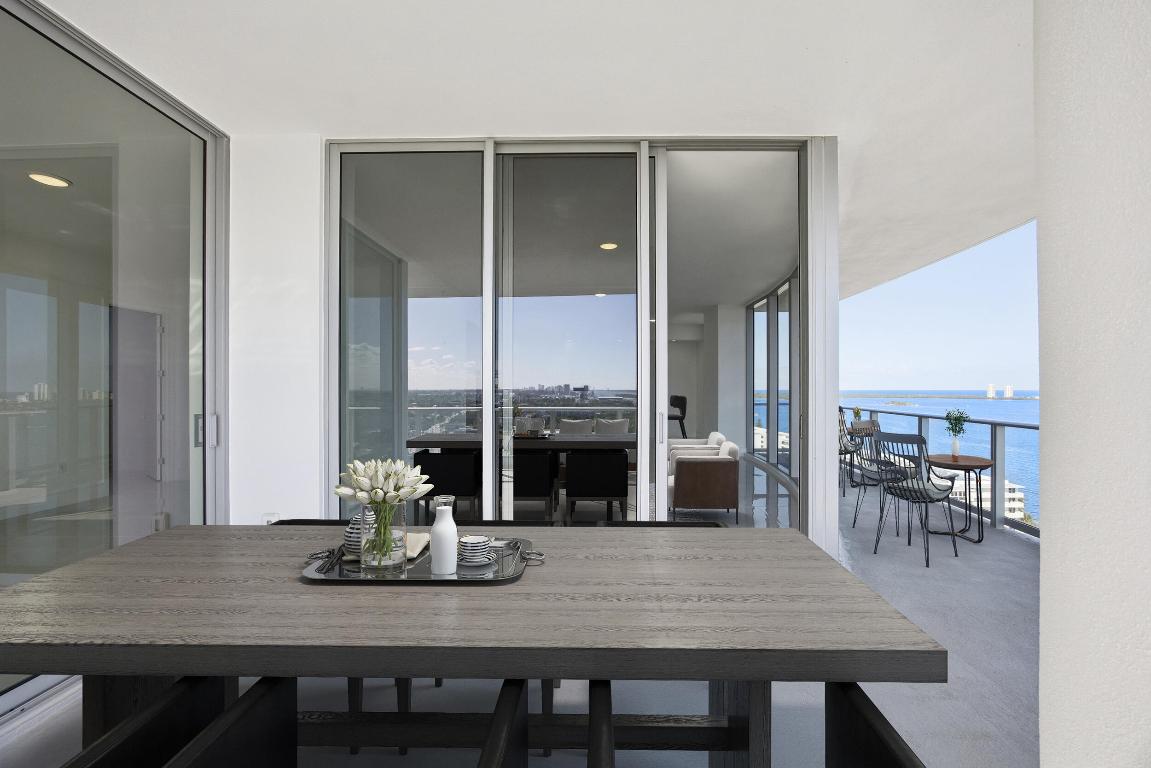 NAUTILUS 220 CONDOMINIUM - Residential